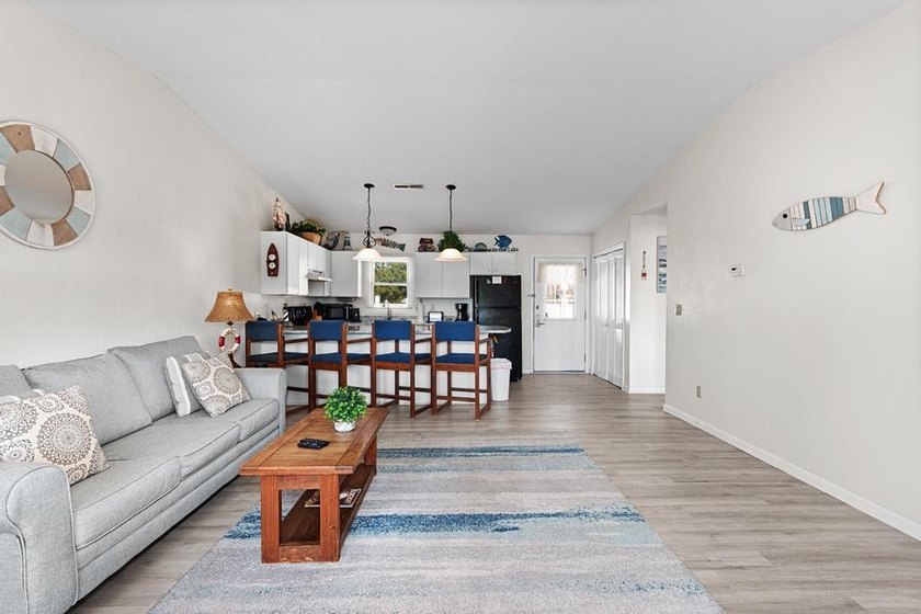 Your perfect lakeside escape awaits on Lake Barkley! This fully - photo 11