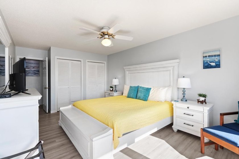 Your perfect lakeside escape awaits on Lake Barkley! This fully - photo 13