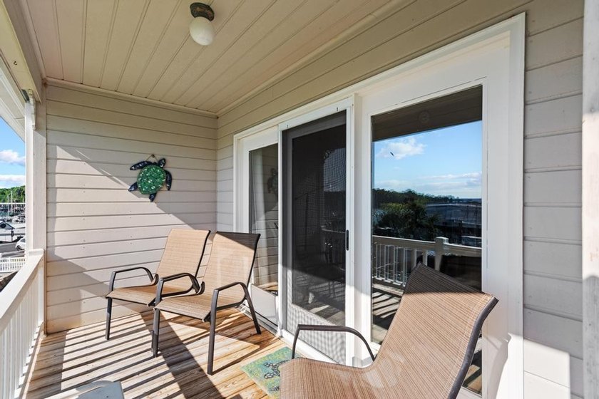 Your perfect lakeside escape awaits on Lake Barkley! This fully - photo 16