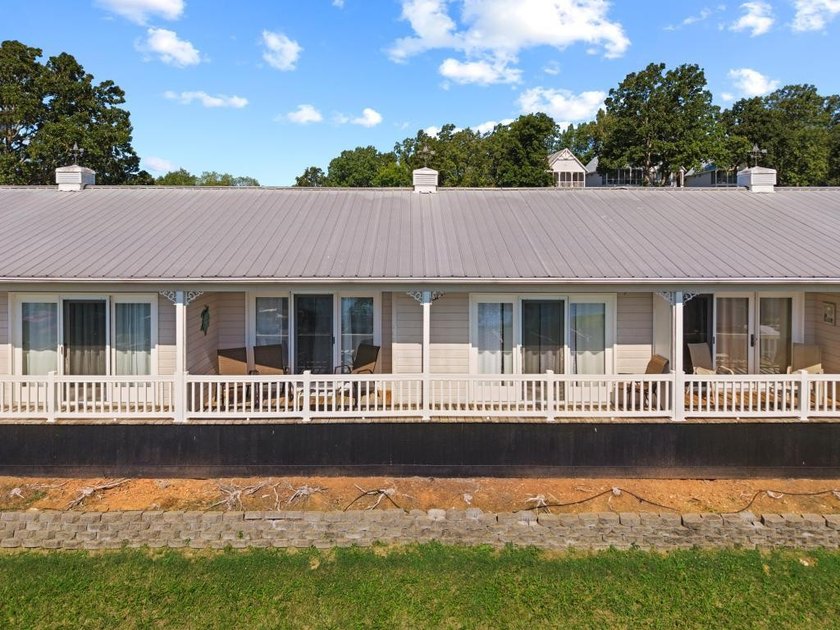 Your perfect lakeside escape awaits on Lake Barkley! This fully - photo 20