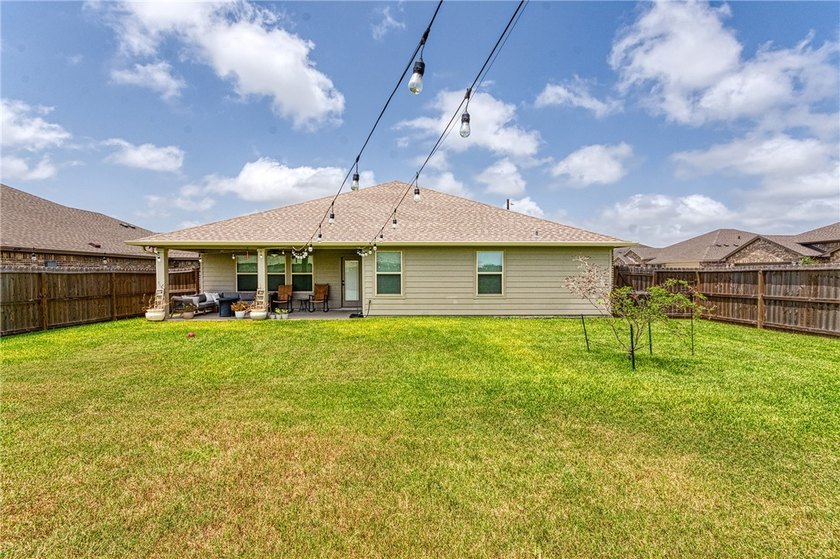 Welcome to this beautifully maintained one-story home in the - photo 23