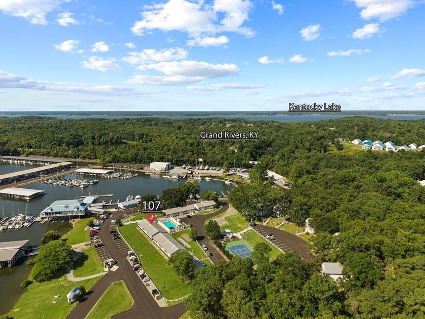 Your perfect lakeside escape awaits on Lake Barkley! This fully - photo 23