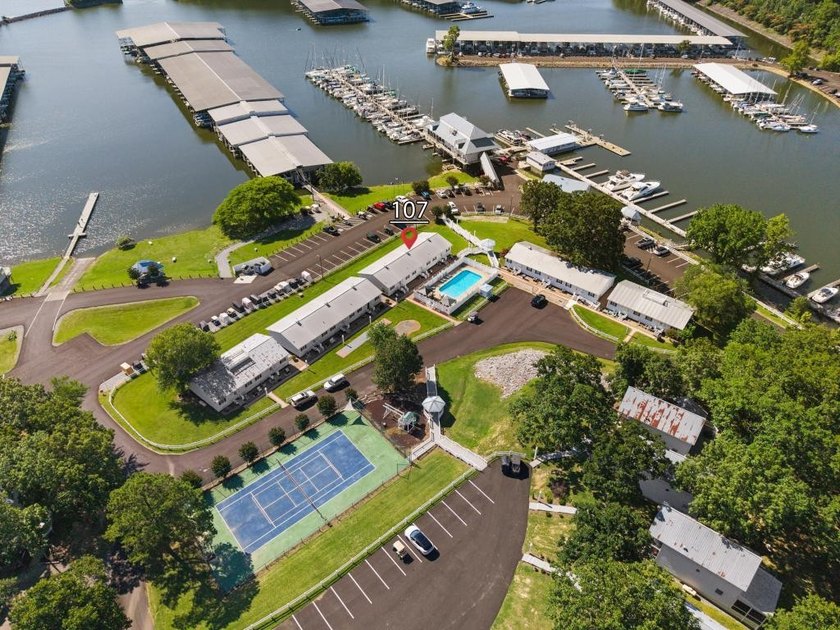 Your perfect lakeside escape awaits on Lake Barkley! This fully - photo 26