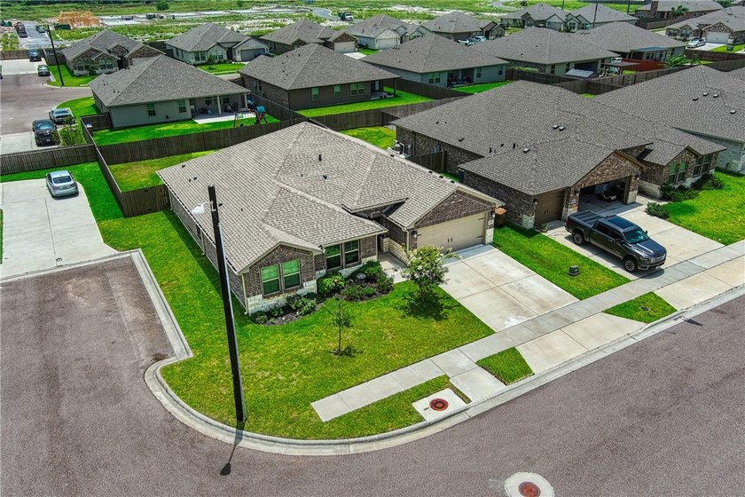 Welcome to this beautifully maintained one-story home in the - photo 27