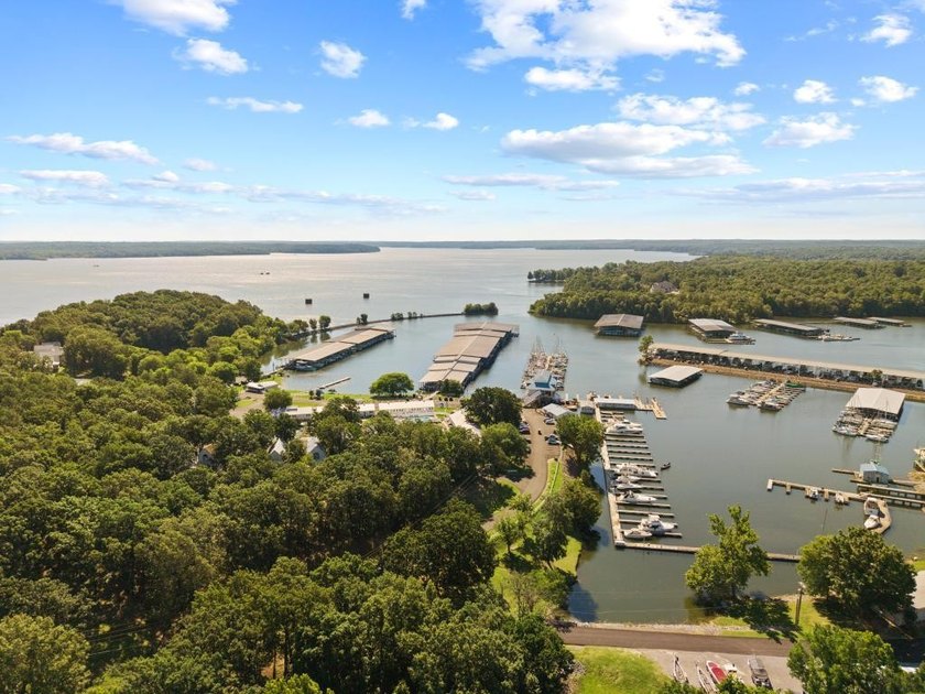 Your perfect lakeside escape awaits on Lake Barkley! This fully - photo 27