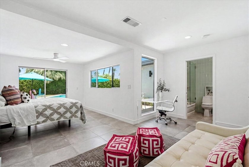Updated, chic and gorgeous, move in ready mid-century modern - photo 13