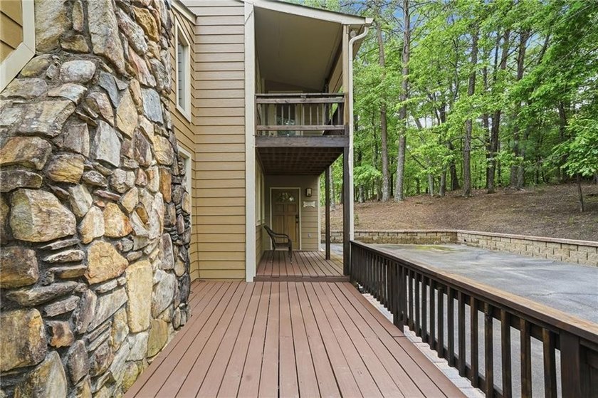 Perched high above the quiet shores of Lake Arrowhead's north - photo 14