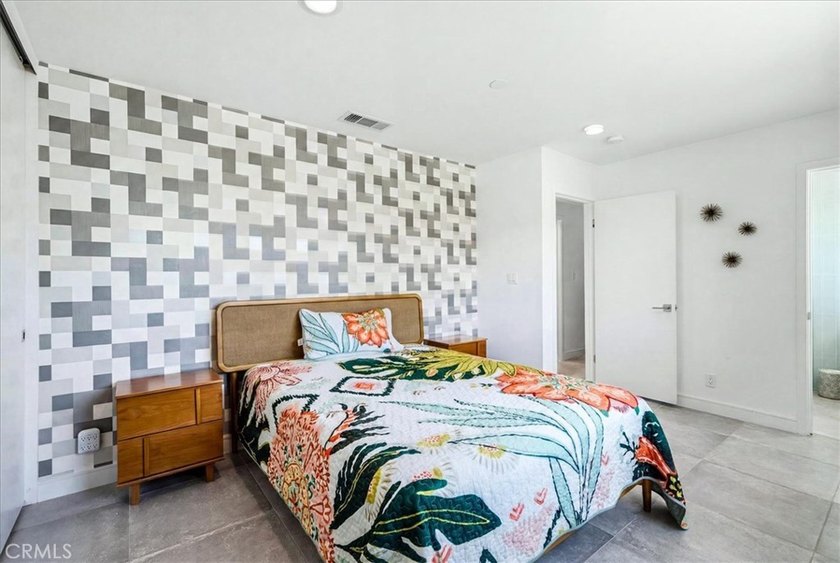 Updated, chic and gorgeous, move in ready mid-century modern - photo 15