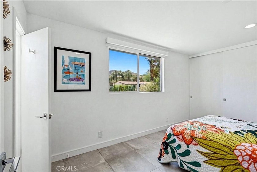 Updated, chic and gorgeous, move in ready mid-century modern - photo 16