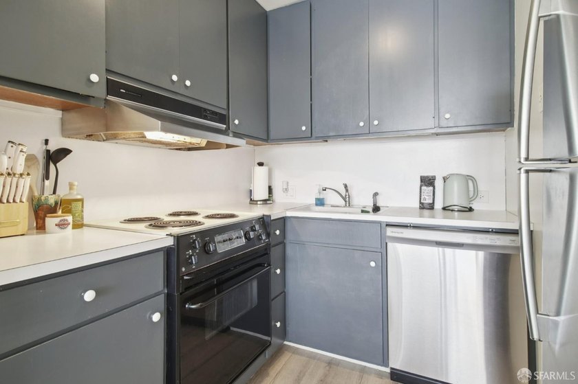 Ideally situated within the prestigious Fontana Tower East, this - photo 6