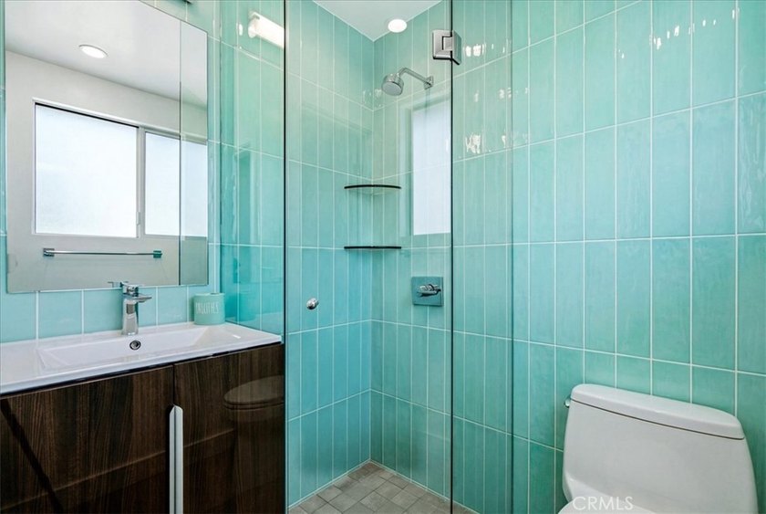 Updated, chic and gorgeous, move in ready mid-century modern - photo 17