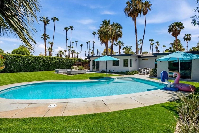 Updated, chic and gorgeous, move in ready mid-century modern - photo 18
