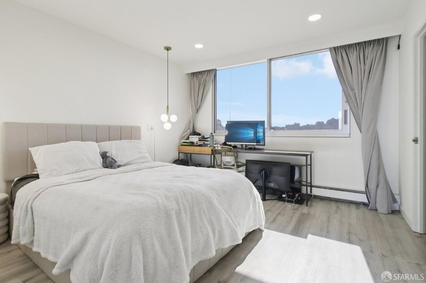 Ideally situated within the prestigious Fontana Tower East, this - photo 8