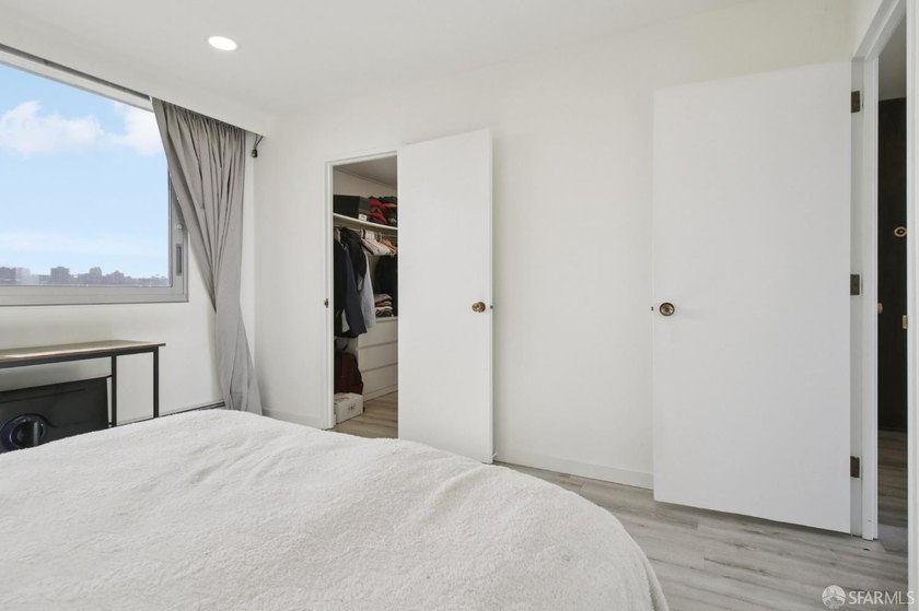 Ideally situated within the prestigious Fontana Tower East, this - photo 9