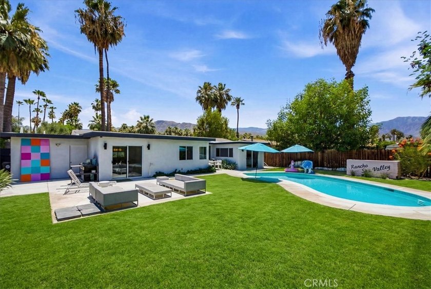 Updated, chic and gorgeous, move in ready mid-century modern - photo 20