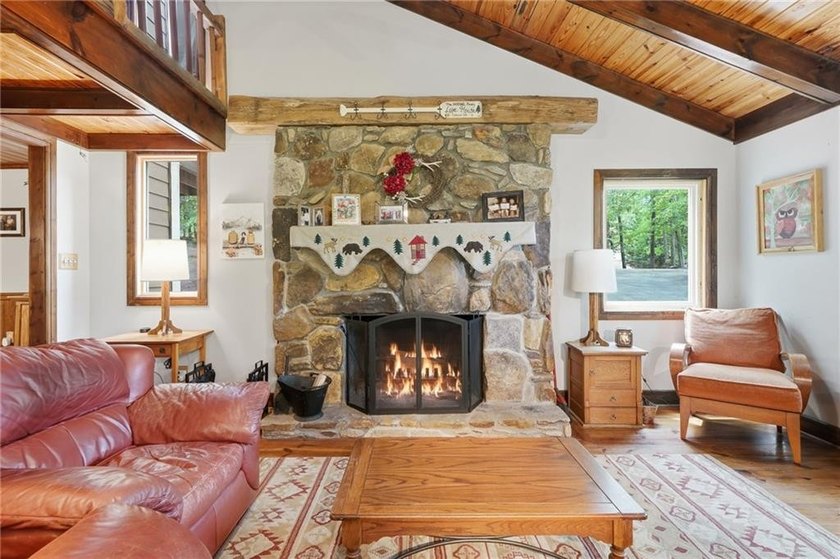 Perched high above the quiet shores of Lake Arrowhead's north - photo 23