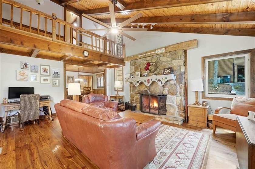 Perched high above the quiet shores of Lake Arrowhead's north - photo 26
