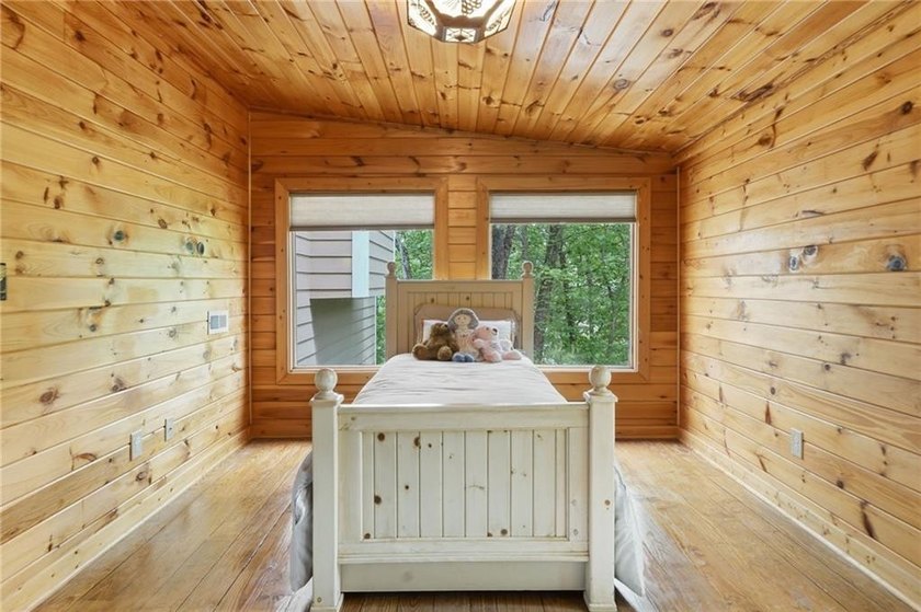 Perched high above the quiet shores of Lake Arrowhead's north - photo 38