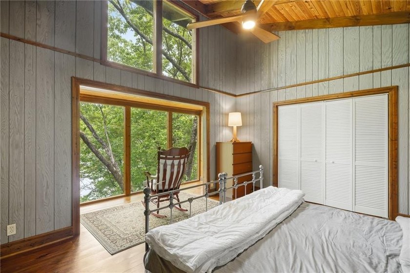 Perched high above the quiet shores of Lake Arrowhead's north - photo 41
