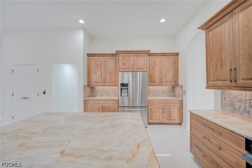 Welcome to this beautifully newly remodeled 4-bedroom, 2-bath - photo 12