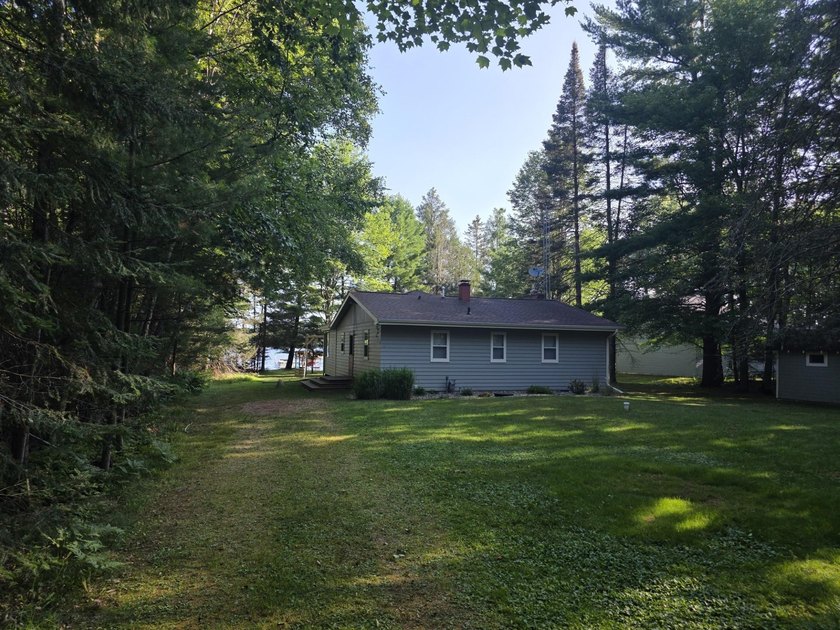 Charming, lovingly cared-for cottage on highly desirable Lake - photo 14
