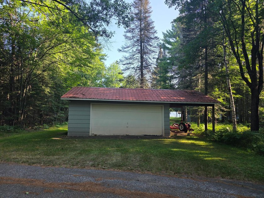 Charming, lovingly cared-for cottage on highly desirable Lake - photo 16