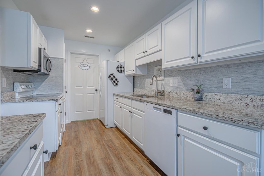 Welcome home to easy, low-maintenance living in the beautifully - photo 9