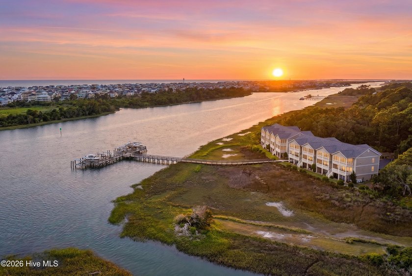 Experience the best of Intracoastal Waterway living in this - photo 2