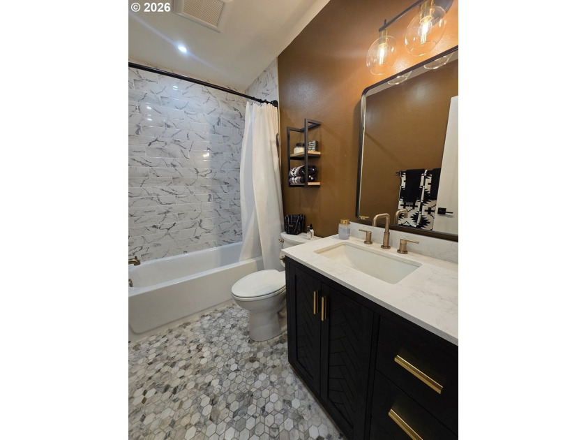 Creekside Luxury in the Heart of Dufur. Experience the pinnacle - photo 12