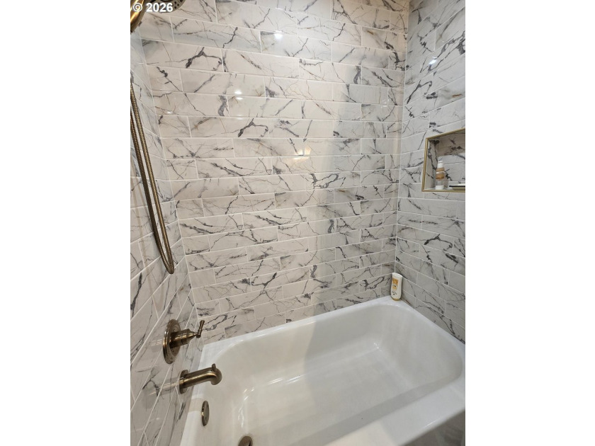 Creekside Luxury in the Heart of Dufur. Experience the pinnacle - photo 13