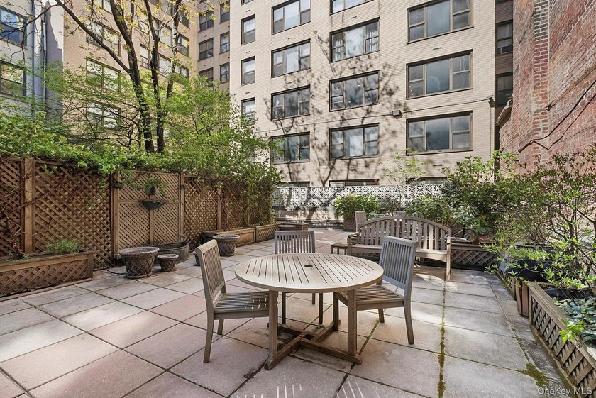 Set high above the city in one of Gramercy Park's most desirable - photo 8