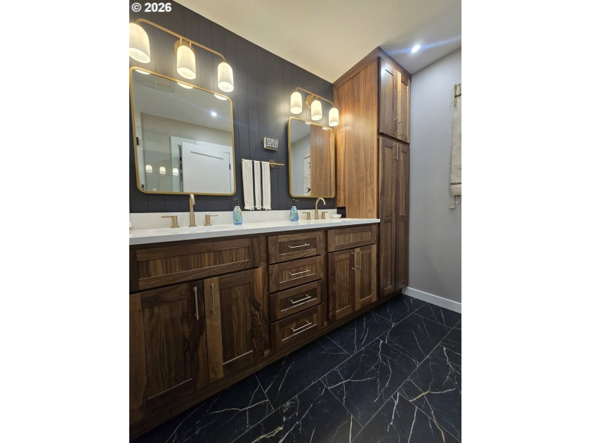Creekside Luxury in the Heart of Dufur. Experience the pinnacle - photo 19