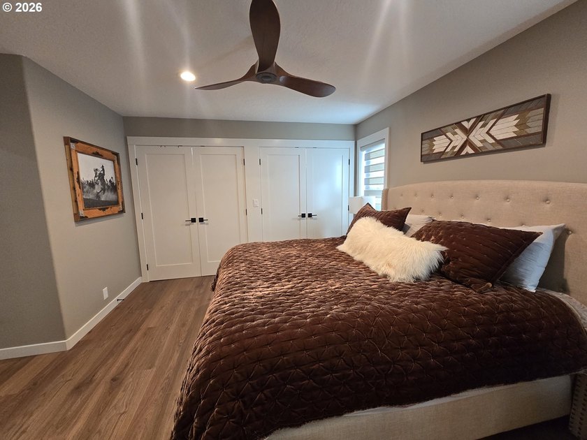 Creekside Luxury in the Heart of Dufur. Experience the pinnacle - photo 22