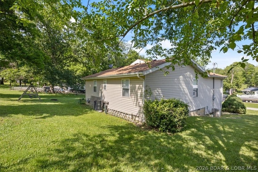 Vacation or Full Time Home. Well taken care of 3 Bedroom 2 Bath - photo 4