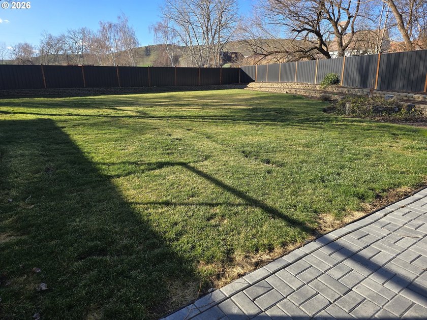 Creekside Luxury in the Heart of Dufur. Experience the pinnacle - photo 25