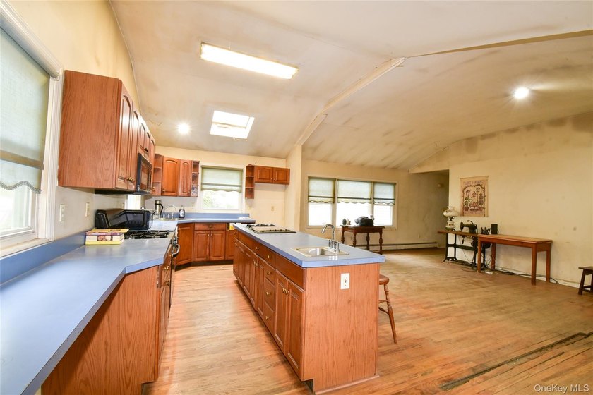 Rare and wonderful opportunity for a handy homeowner to own an - photo 7
