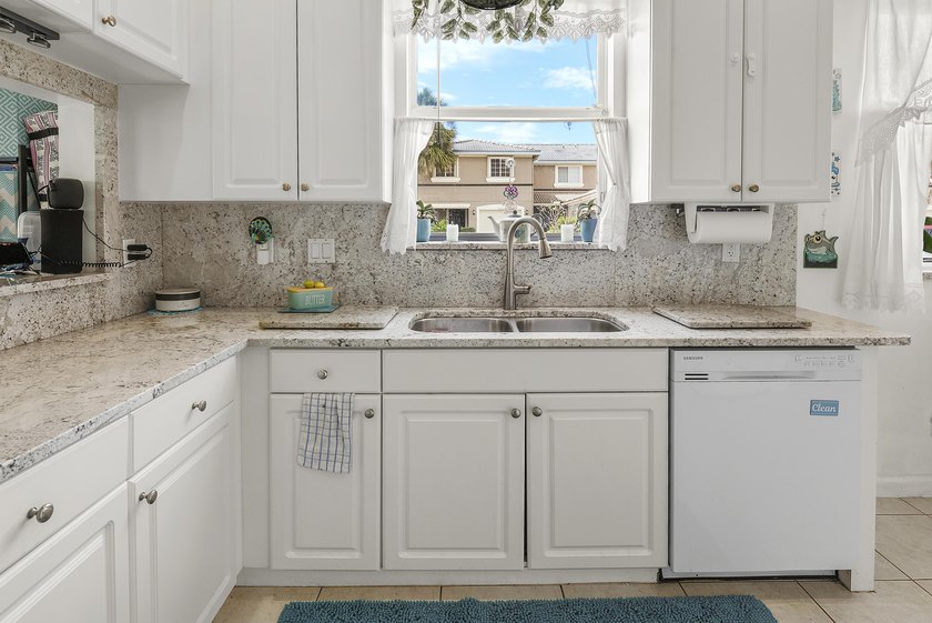 Welcome home to this well-maintained end-unit TH offering the - photo 13