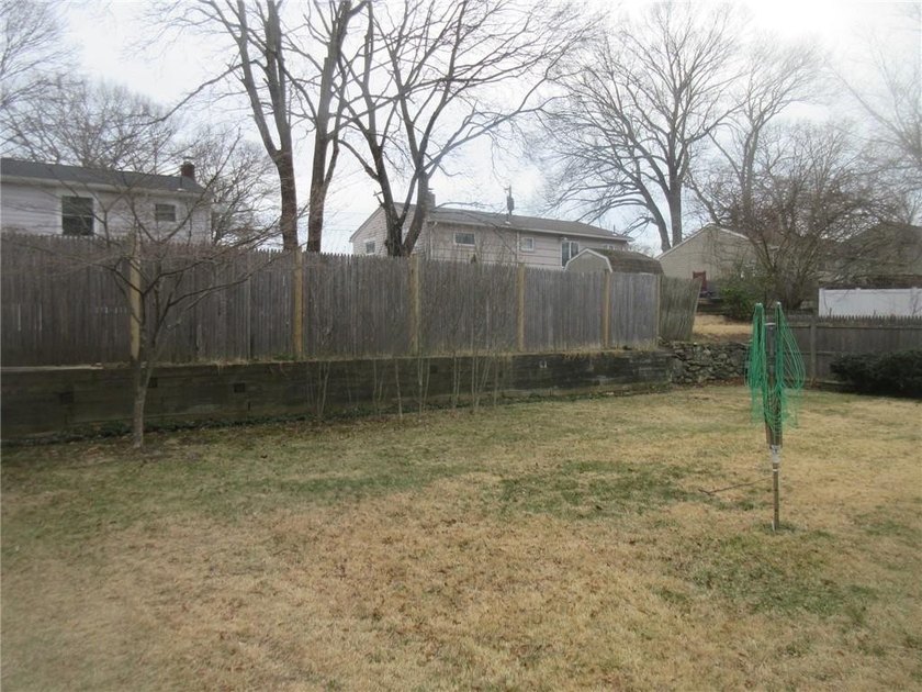 Warwick- * Buttonwoods * - 6 room ranch, 3 bedrooms, living room - photo 13