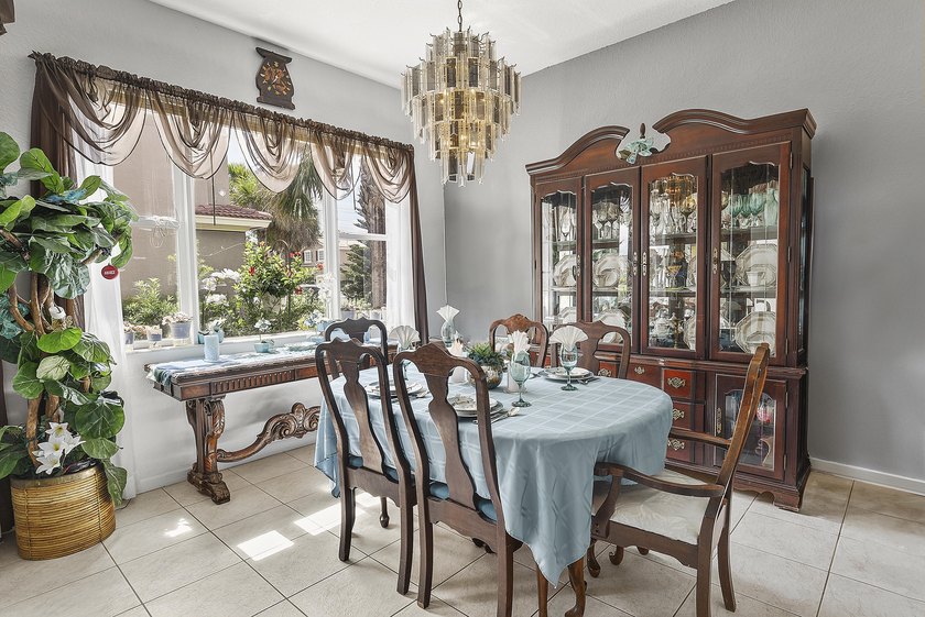 Welcome home to this well-maintained end-unit TH offering the - photo 15