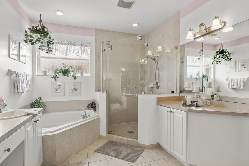 Welcome home to this well-maintained end-unit TH offering the - photo 20