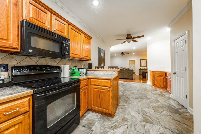 This is a beautiful 3 bedroom, 2 bath home located only a few - photo 21