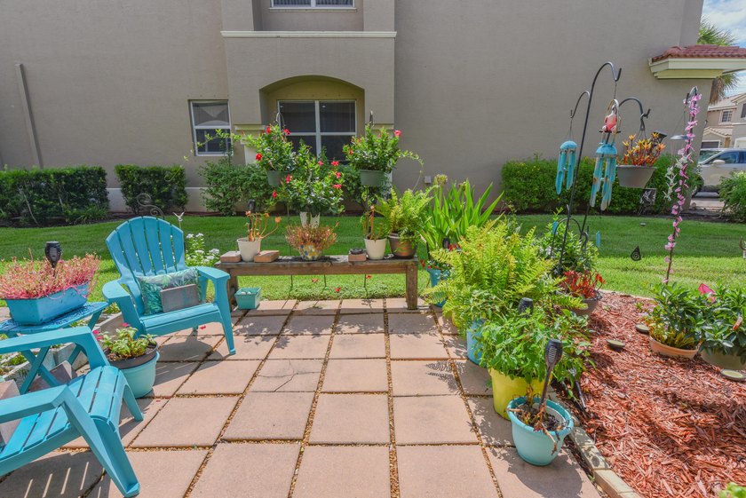 Welcome home to this well-maintained end-unit TH offering the - photo 26