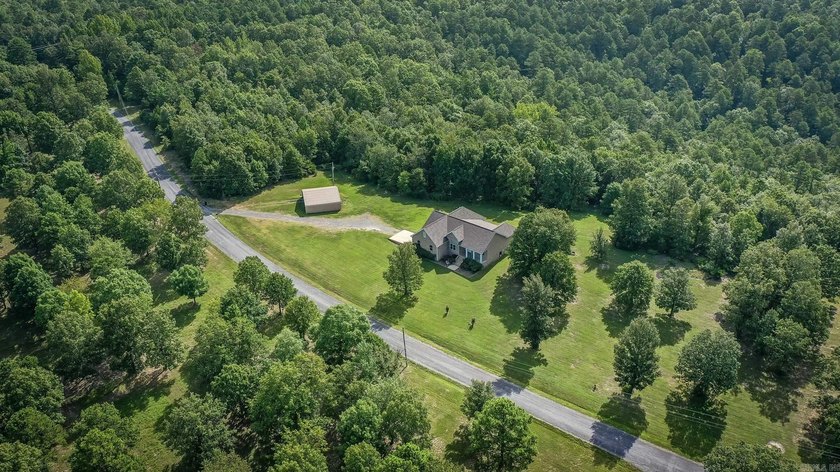 This is a beautiful 3 bedroom, 2 bath home located only a few - photo 30