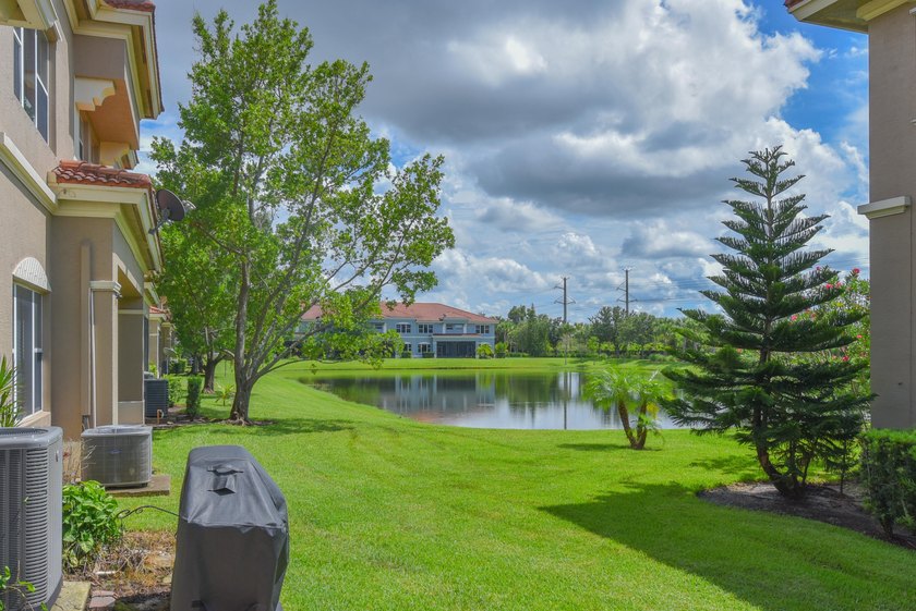 Welcome home to this well-maintained end-unit TH offering the - photo 30