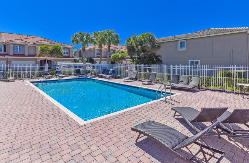 Welcome home to this well-maintained end-unit TH offering the - photo 36