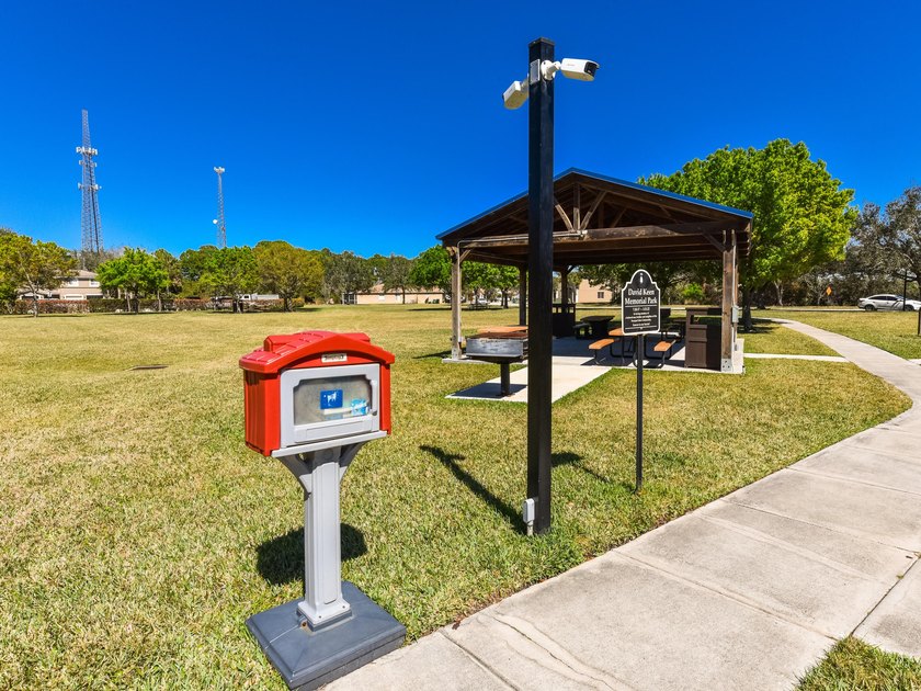 Welcome home to this well-maintained end-unit TH offering the - photo 37