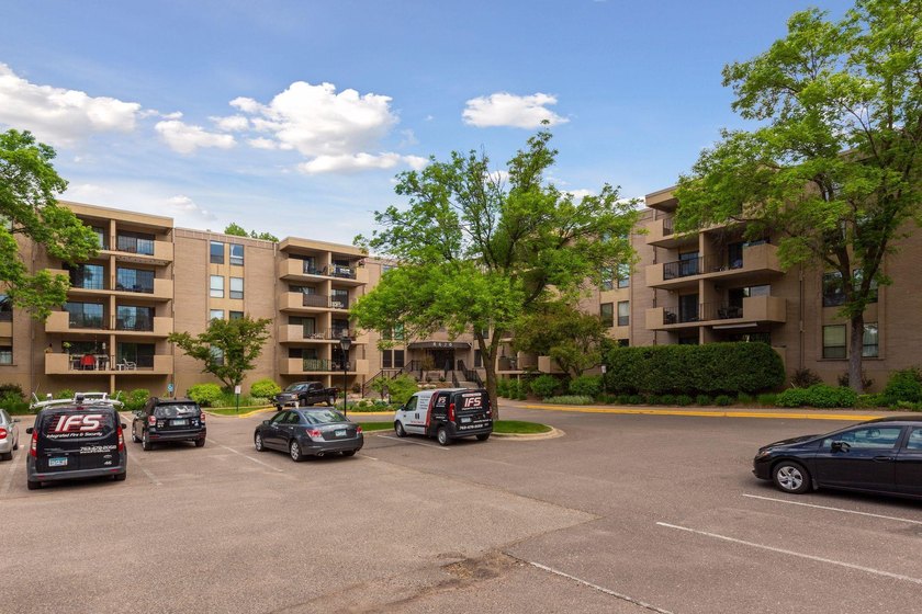 Welcome to Edina's best kept secret! Fountain Woods is like a - photo 3