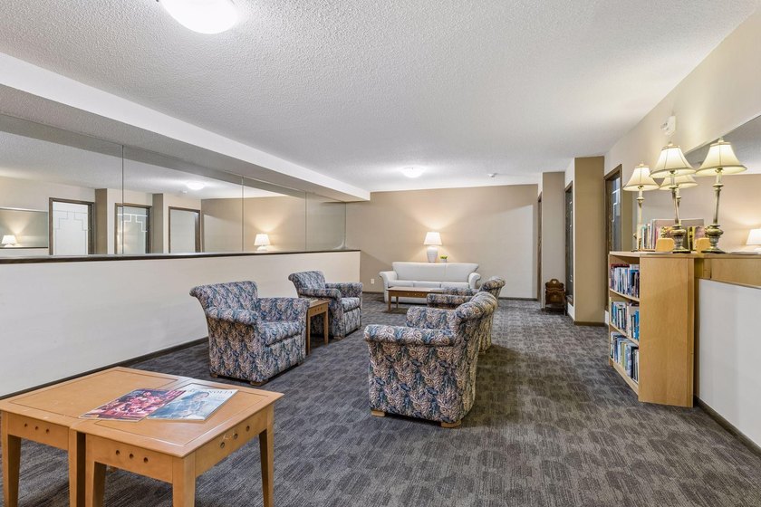 Welcome to Edina's best kept secret! Fountain Woods is like a - photo 6