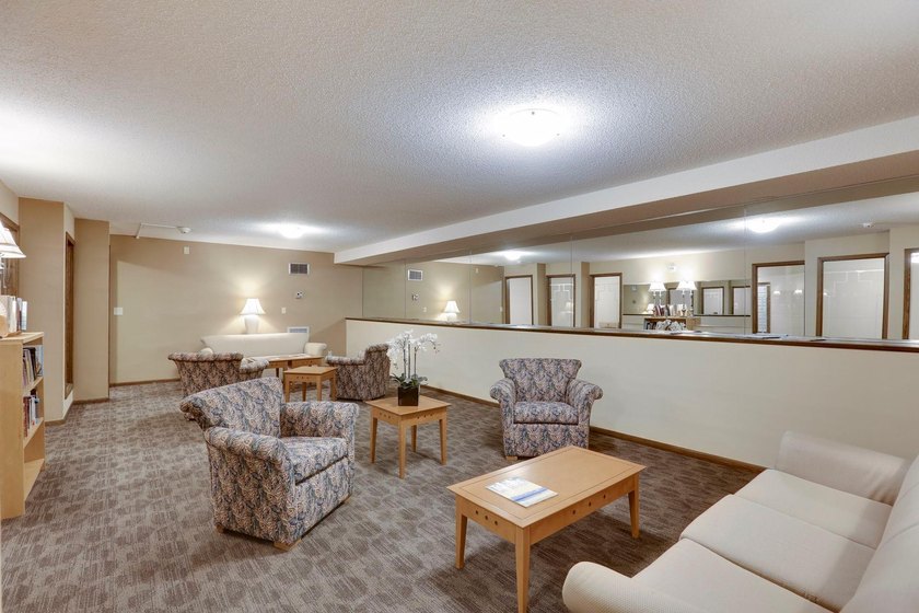 Welcome to Edina's best kept secret! Fountain Woods is like a - photo 7