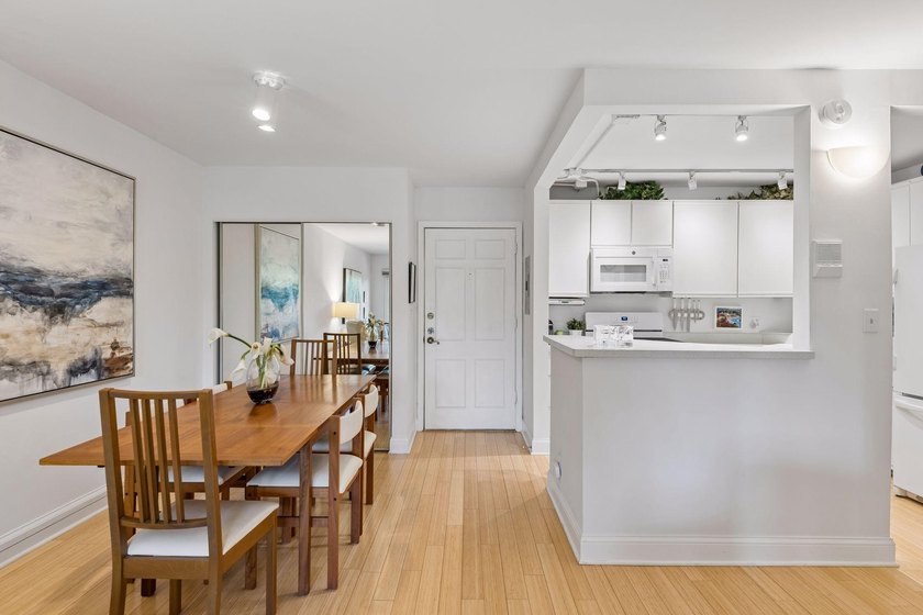 Welcome to Edina's best kept secret! Fountain Woods is like a - photo 8